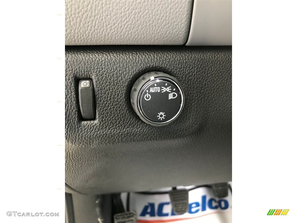 2018 Chevrolet Colorado WT Extended Cab Controls Photo #127514300