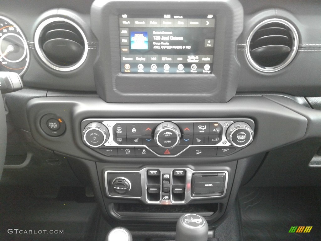 2018 Jeep Wrangler Unlimited Sahara 4x4 Controls Photo #127514711