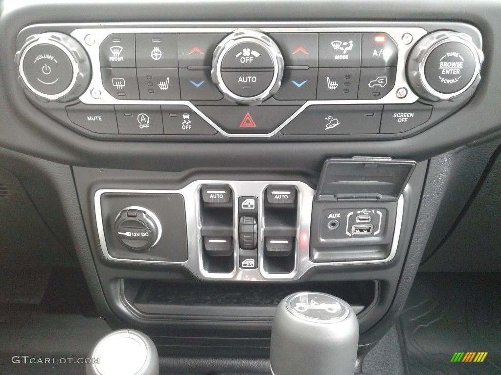 2018 Jeep Wrangler Unlimited Sahara 4x4 Controls Photo #127514849