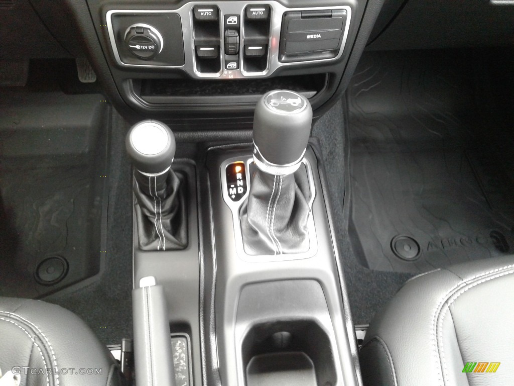 2018 Jeep Wrangler Unlimited Sahara 4x4 8 Speed Automatic Transmission Photo #127514873