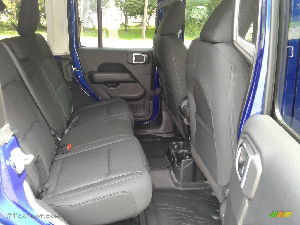 2018 Jeep Wrangler Unlimited Sahara 4x4 Rear Seat Photo #127515317
