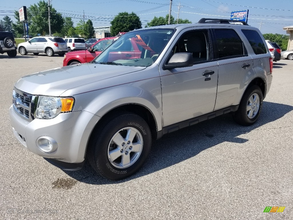 2009 Escape XLT 4WD - Brilliant Silver Metallic / Charcoal photo #6