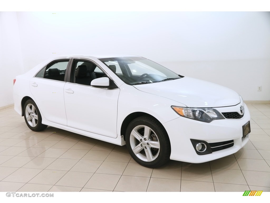 2014 Camry XLE - Super White / Black/Ash photo #1