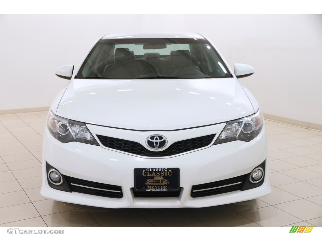 2014 Camry XLE - Super White / Black/Ash photo #2