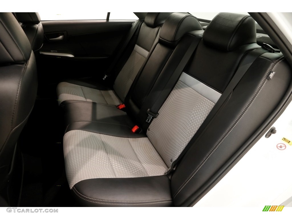 2014 Camry XLE - Super White / Black/Ash photo #17