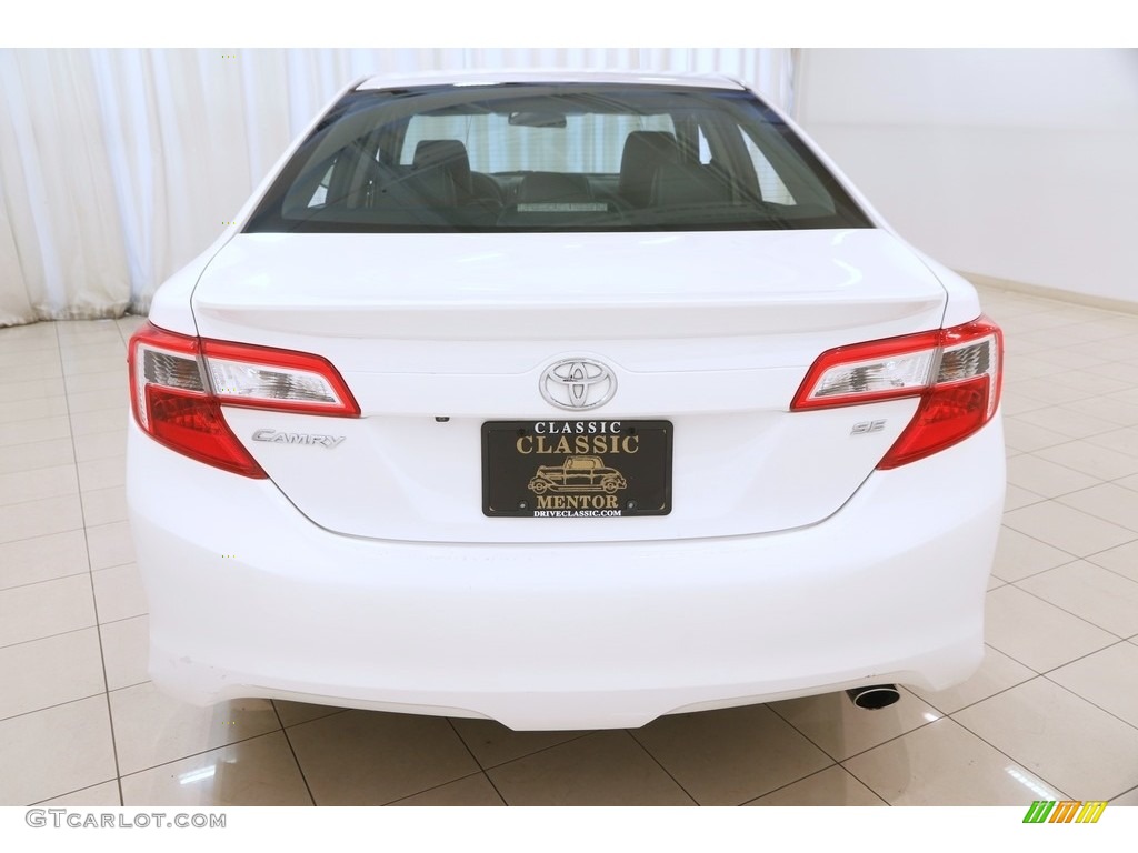 2014 Camry XLE - Super White / Black/Ash photo #18