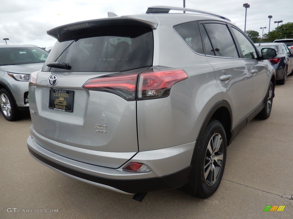 2018 RAV4 XLE - Silver Sky Metallic / Black photo #2