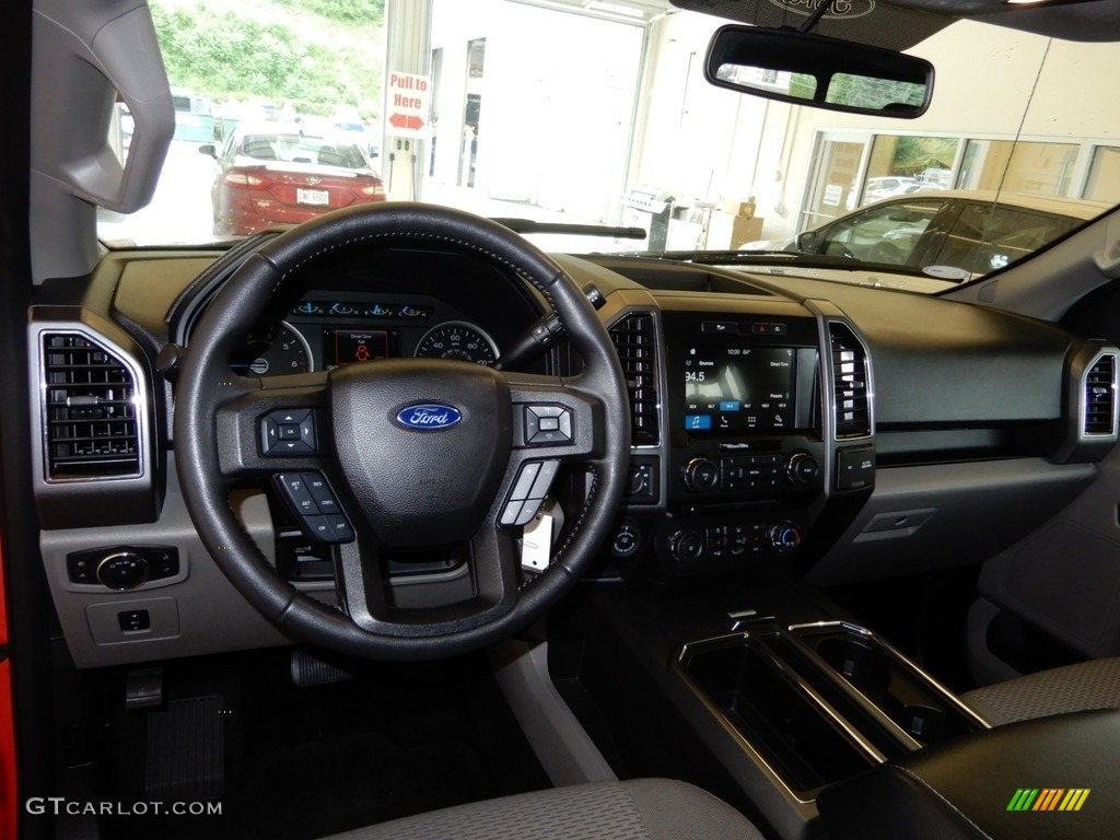 2017 F150 XLT SuperCrew 4x4 - Race Red / Earth Gray photo #9