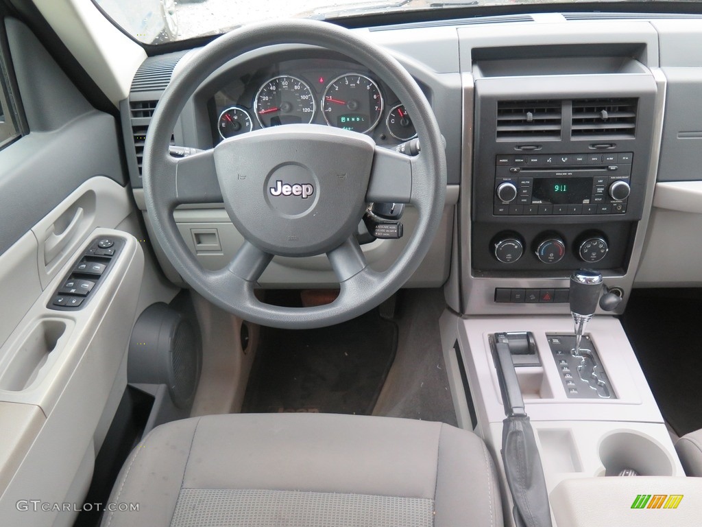 2008 Liberty Sport 4x4 - Jeep Green Metallic / Pastel Slate Gray photo #12