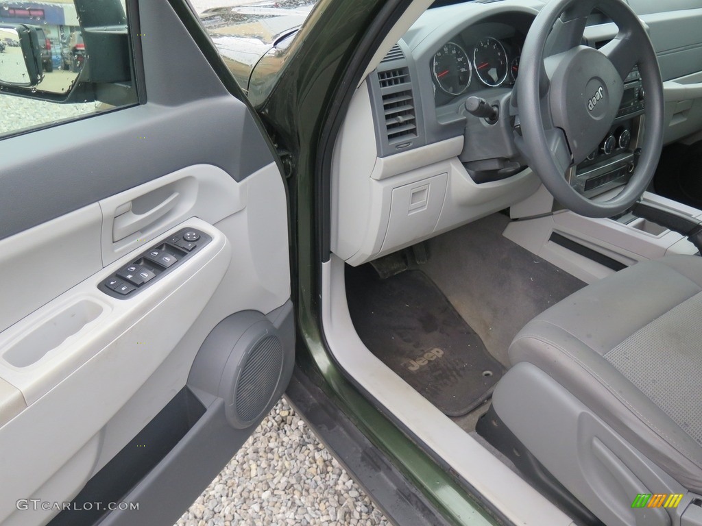 2008 Liberty Sport 4x4 - Jeep Green Metallic / Pastel Slate Gray photo #31