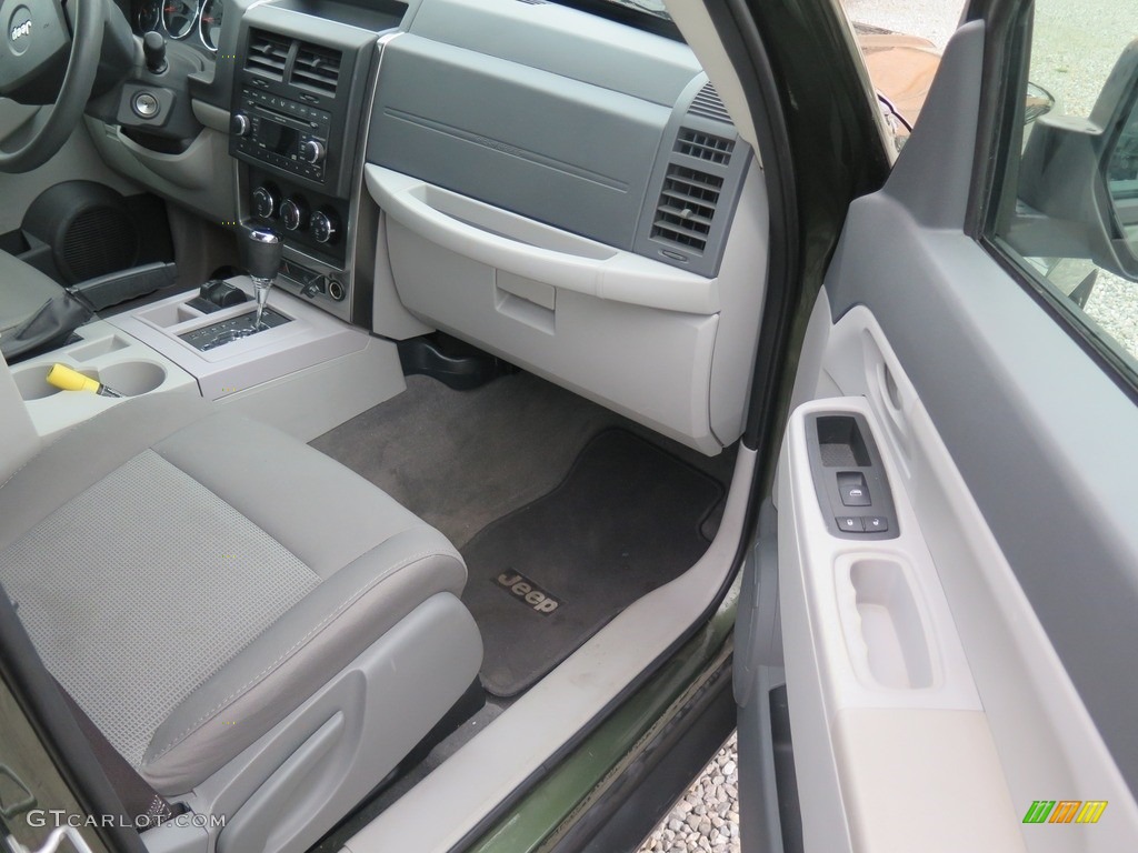 2008 Liberty Sport 4x4 - Jeep Green Metallic / Pastel Slate Gray photo #34