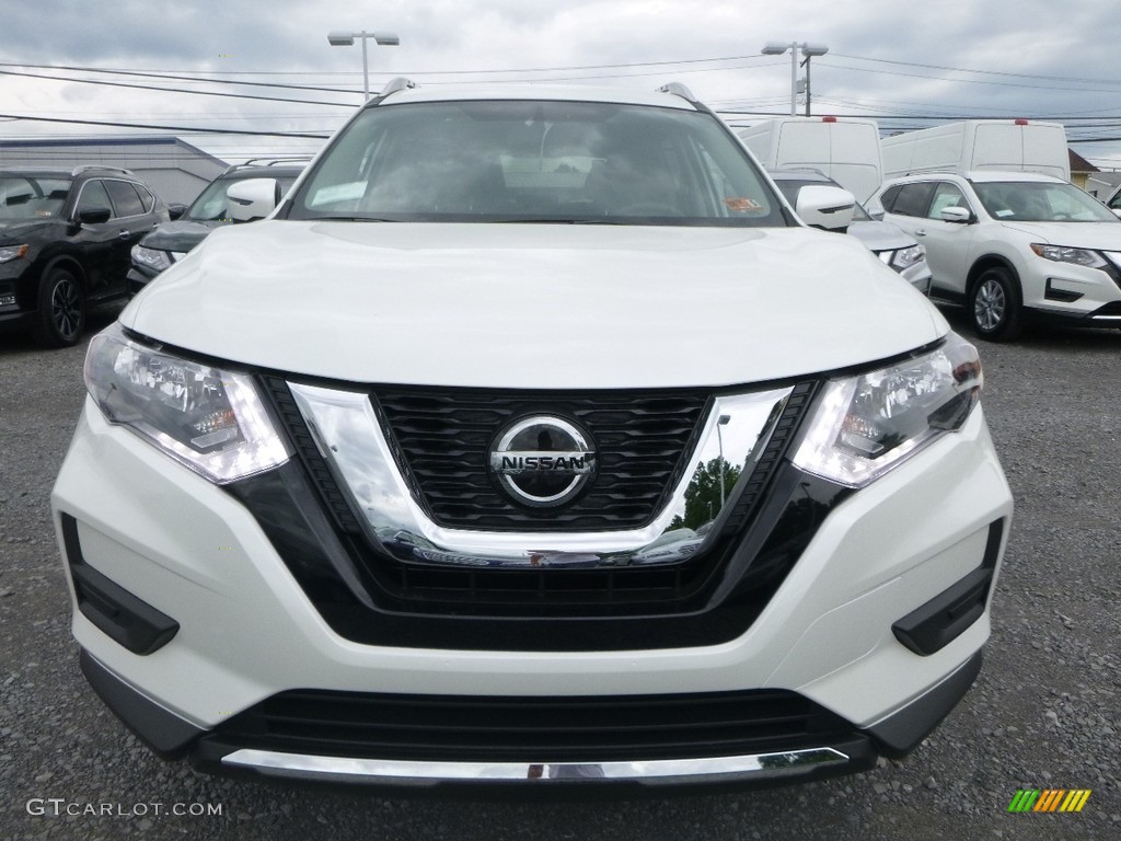 2018 Rogue SV AWD - Pearl White / Charcoal photo #9