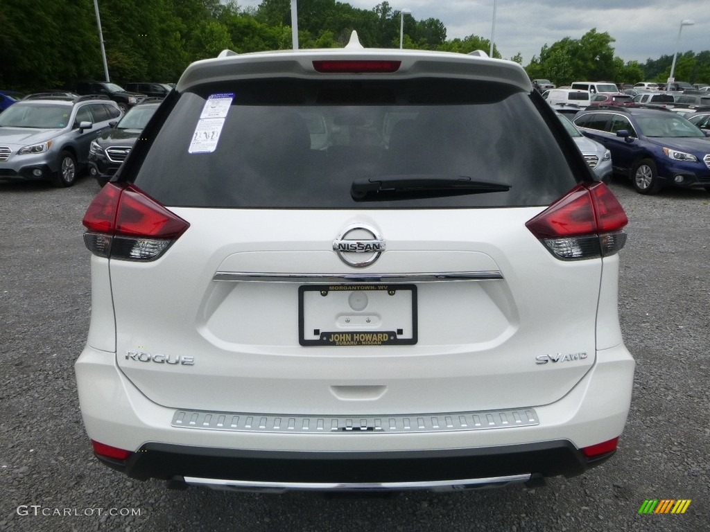 2018 Rogue SV AWD - Pearl White / Charcoal photo #5