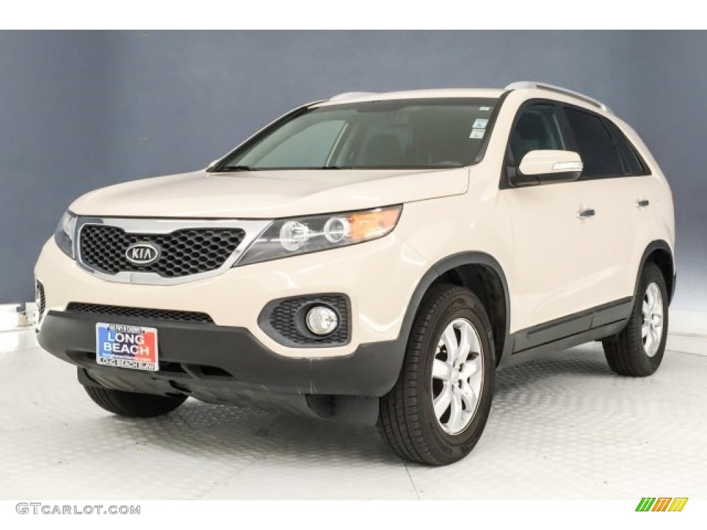 2011 Sorento LX - White Sand Beige / Black photo #13