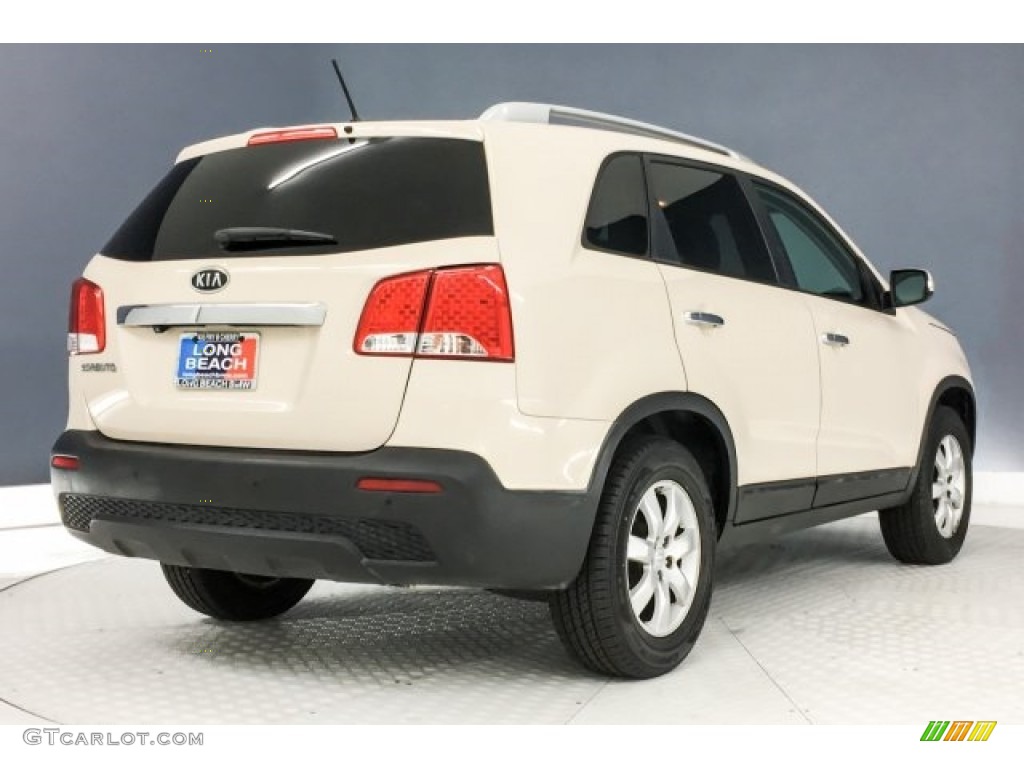 2011 Sorento LX - White Sand Beige / Black photo #16