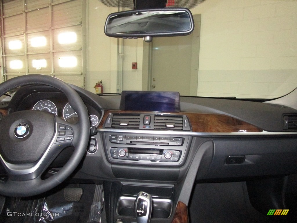 2015 3 Series 328i xDrive Sedan - Alpine White / Black photo #21