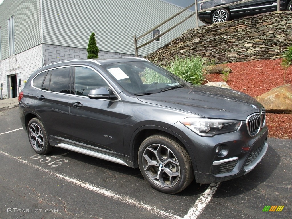 2018 X1 xDrive28i - Mineral Grey Metallic / Black photo #1