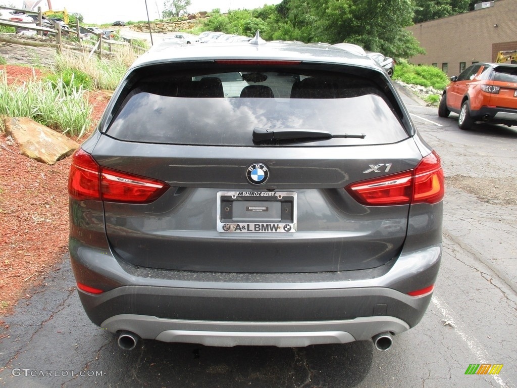2018 X1 xDrive28i - Mineral Grey Metallic / Black photo #4