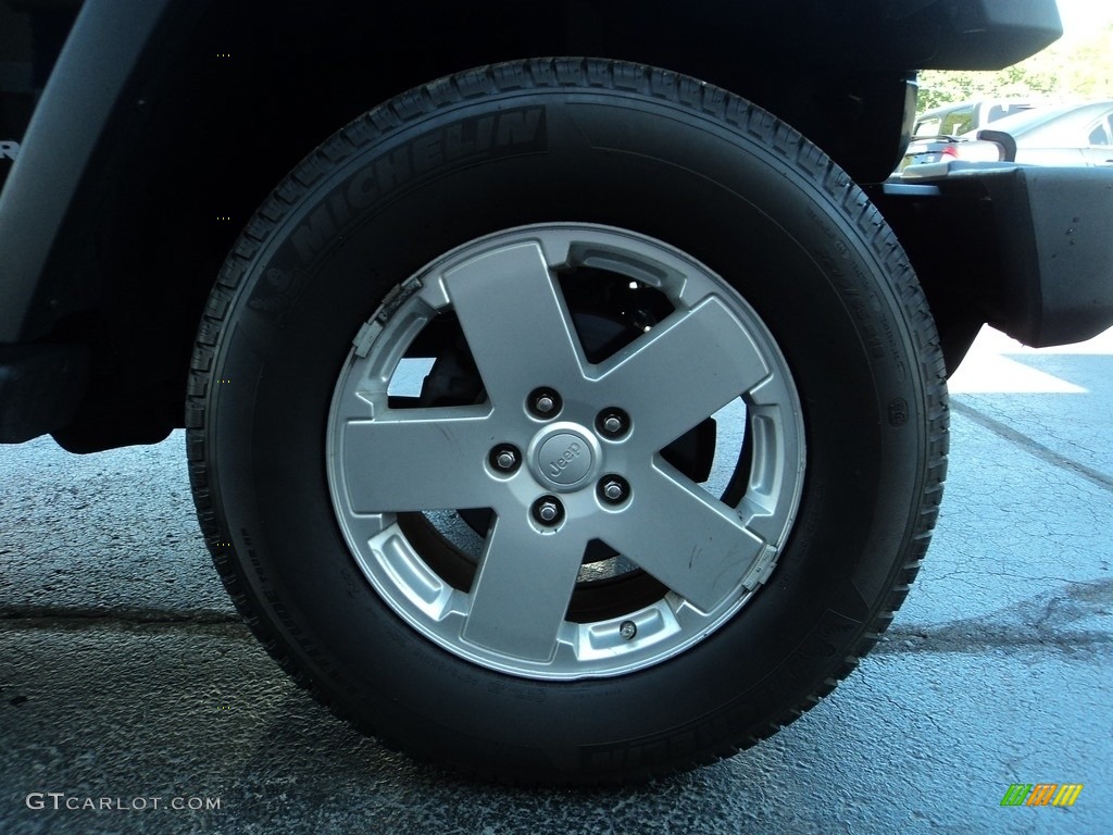 2011 Wrangler Sahara 4x4 - Natural Green Pearl / Black/Dark Saddle photo #26