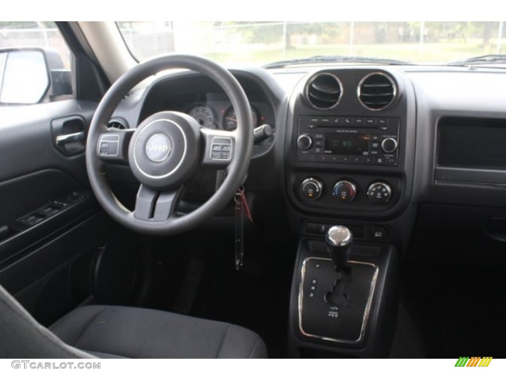 2017 Patriot Sport - Black / Dark Slate Gray photo #31