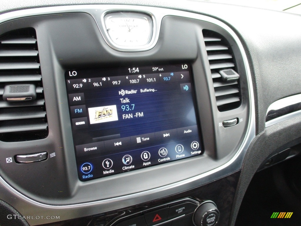 2018 Chrysler 300 Limited AWD Controls Photo #127577956