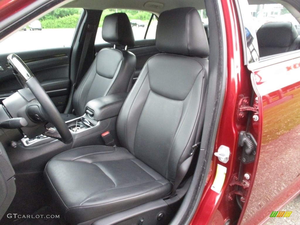 2018 Chrysler 300 Limited AWD Front Seat Photos