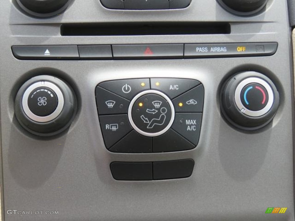 2018 Ford Taurus SE Controls Photo #127581304