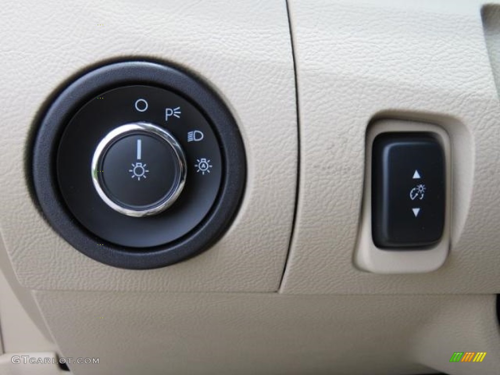 2018 Ford Taurus SE Controls Photo #127581382