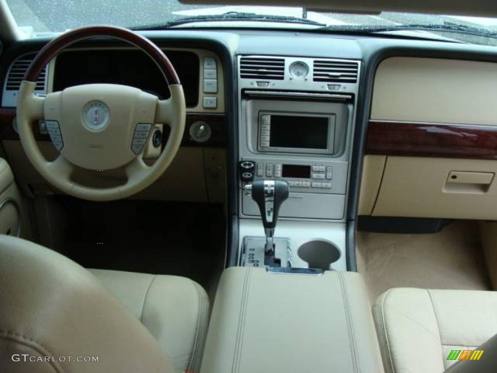 2005 Navigator Luxury 4x4 - Cashmere Tri Coat / Camel photo #9