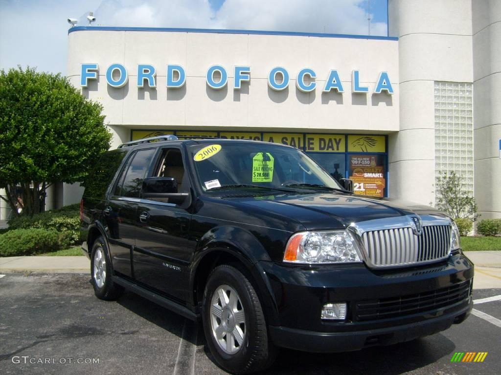 Black Lincoln Navigator