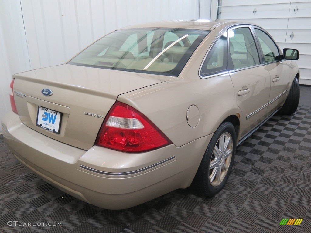 2005 Five Hundred Limited - Pueblo Gold Metallic / Pebble Beige photo #10