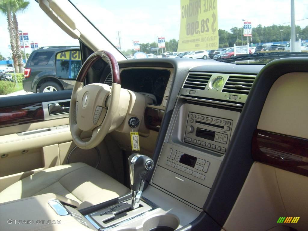 2006 Navigator Luxury - Black / Camel photo #20