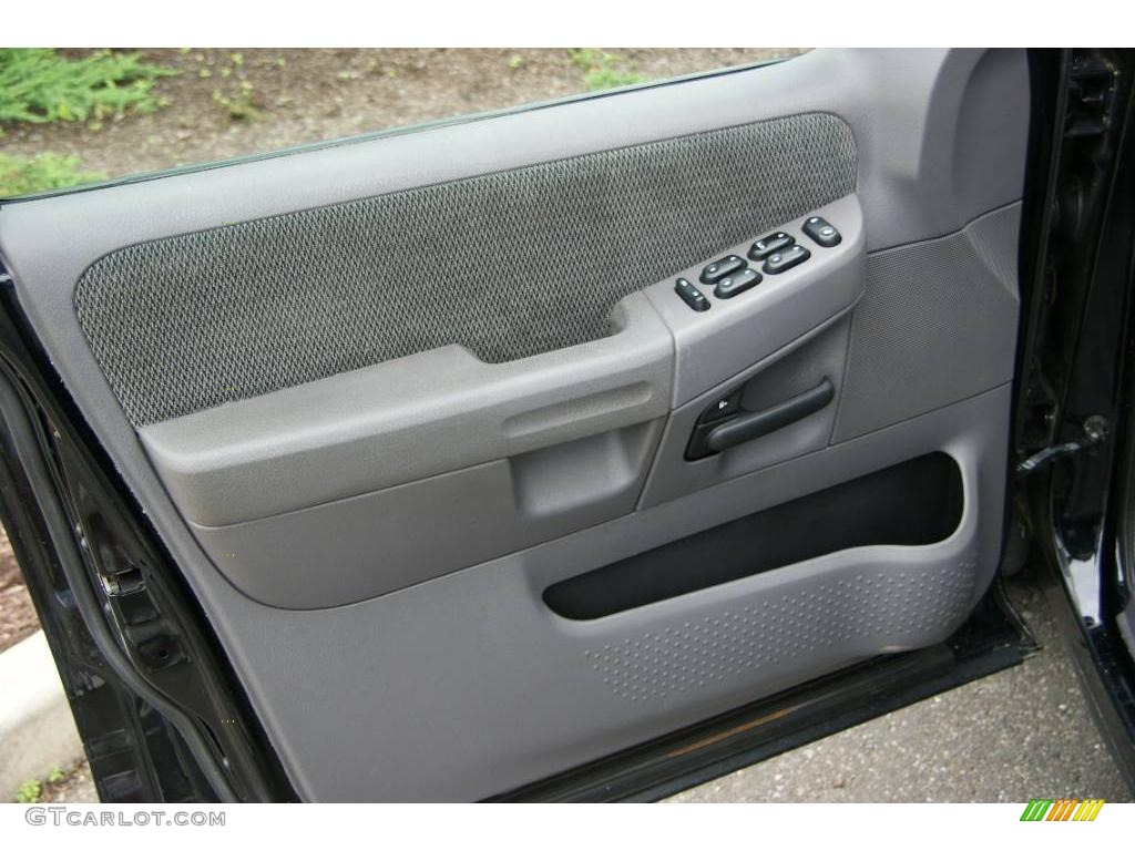 2002 Explorer XLT 4x4 - Black Clearcoat / Graphite photo #10