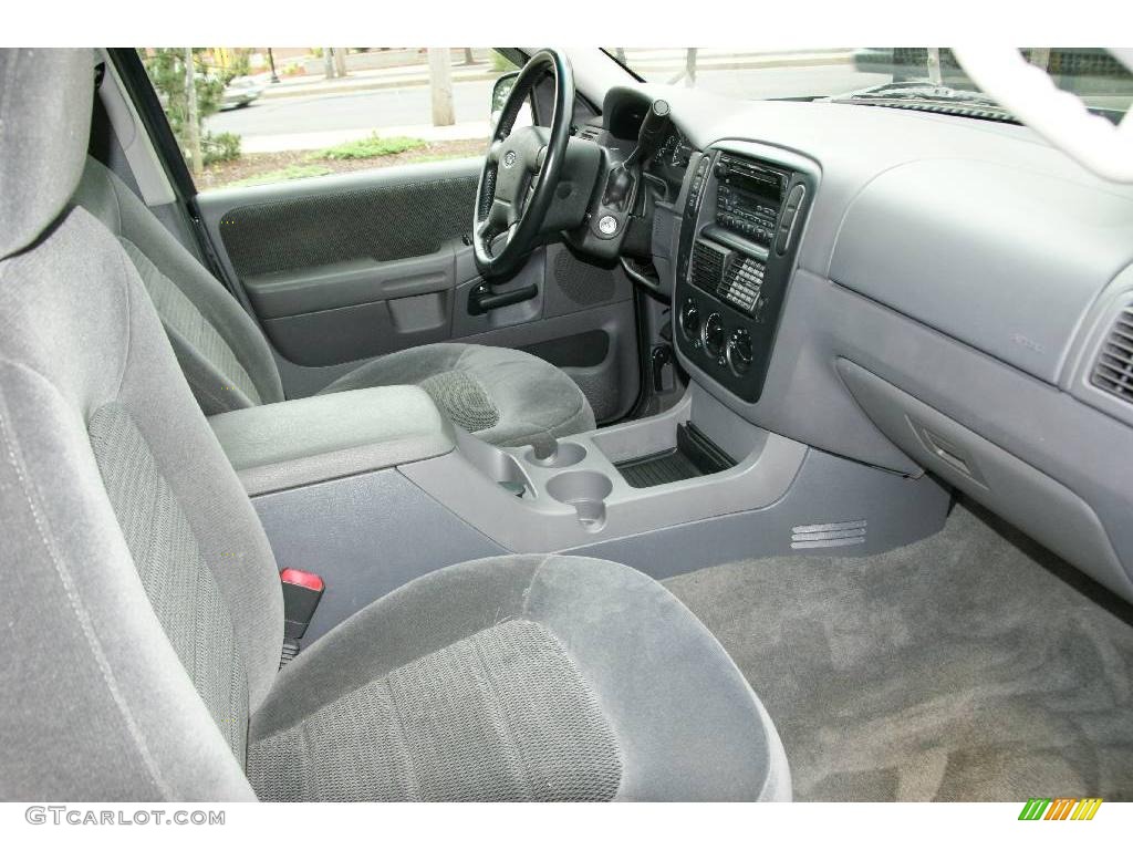2002 Explorer XLT 4x4 - Black Clearcoat / Graphite photo #15