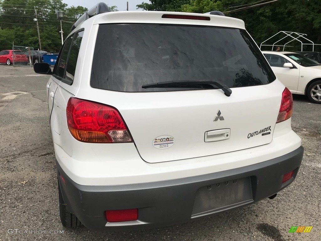 2003 Outlander LS 4WD - Diamond White Pearl / Charcoal photo #5