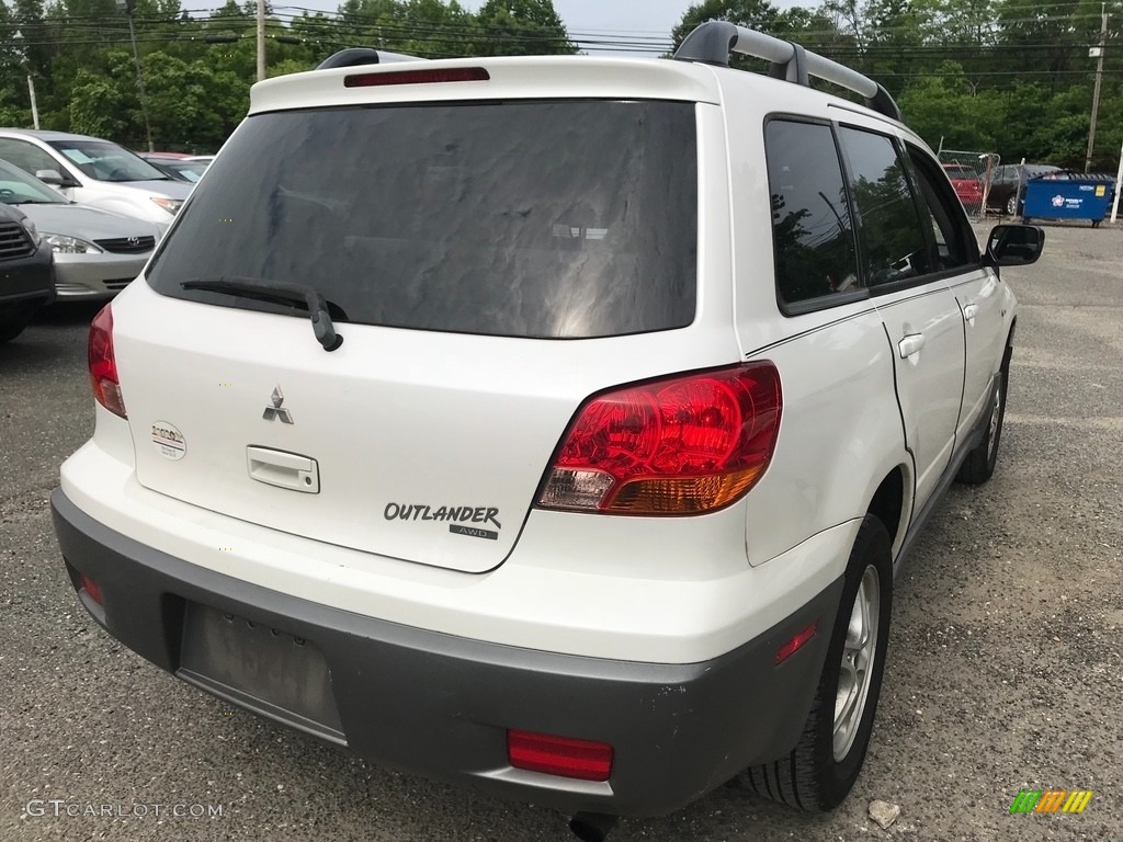 2003 Outlander LS 4WD - Diamond White Pearl / Charcoal photo #7