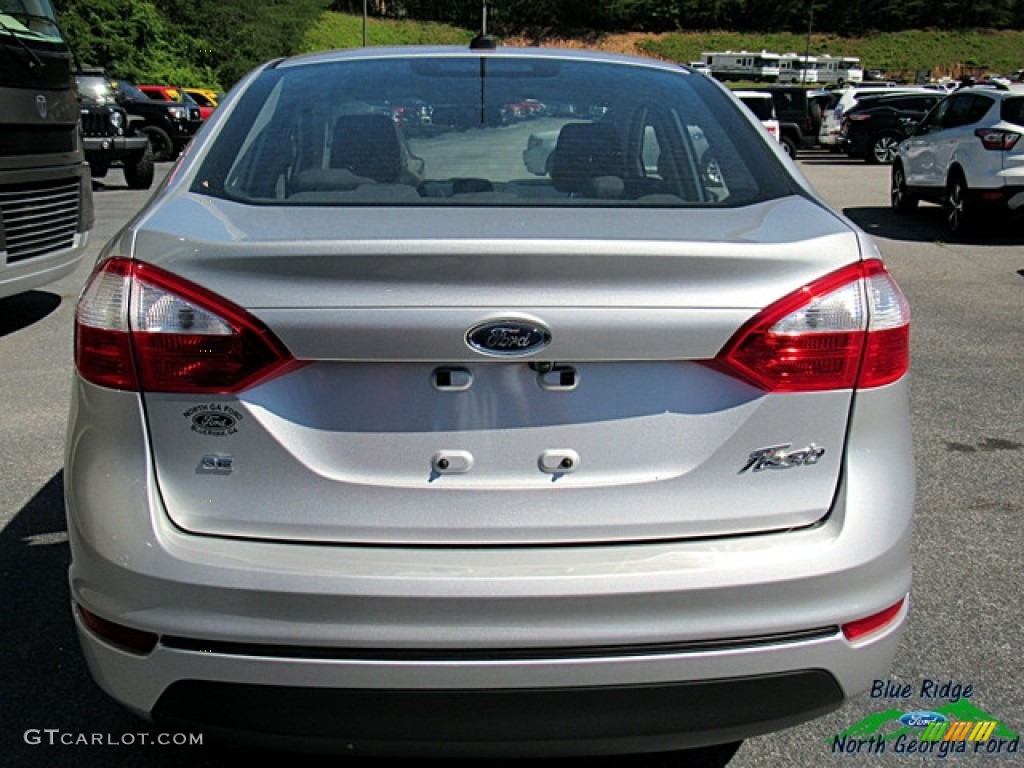 2018 Fiesta SE Sedan - Ingot Silver / Charcoal Black photo #4