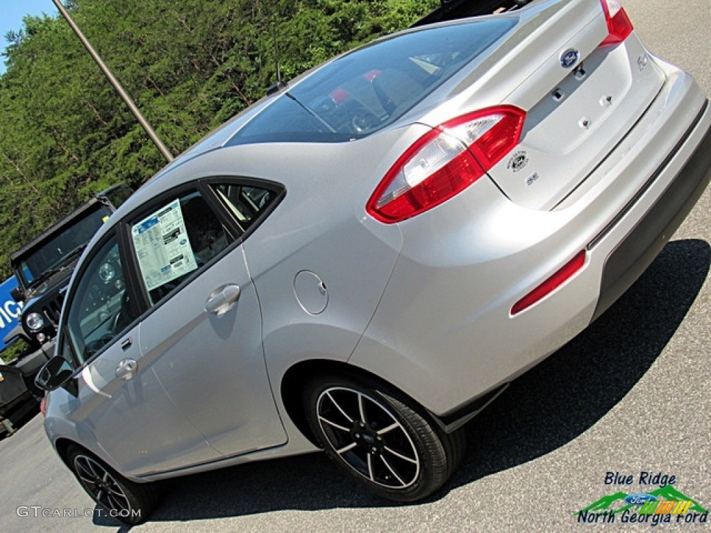 2018 Fiesta SE Sedan - Ingot Silver / Charcoal Black photo #33