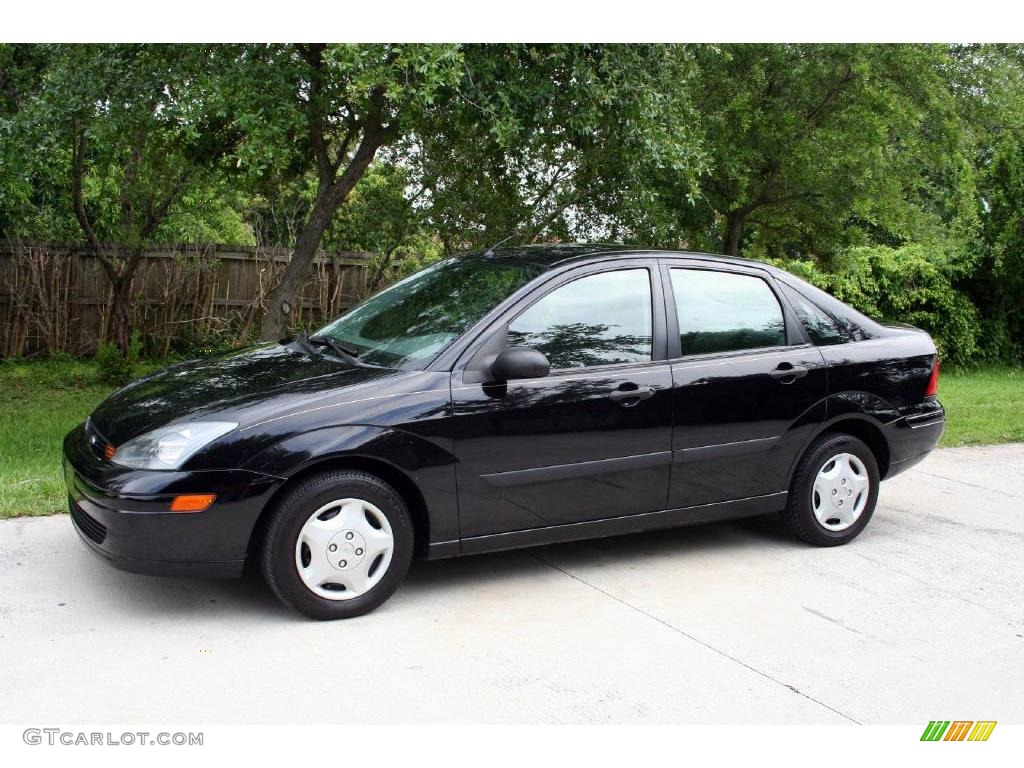 2003 Focus LX Sedan - Pitch Black / Medium Graphite photo #2