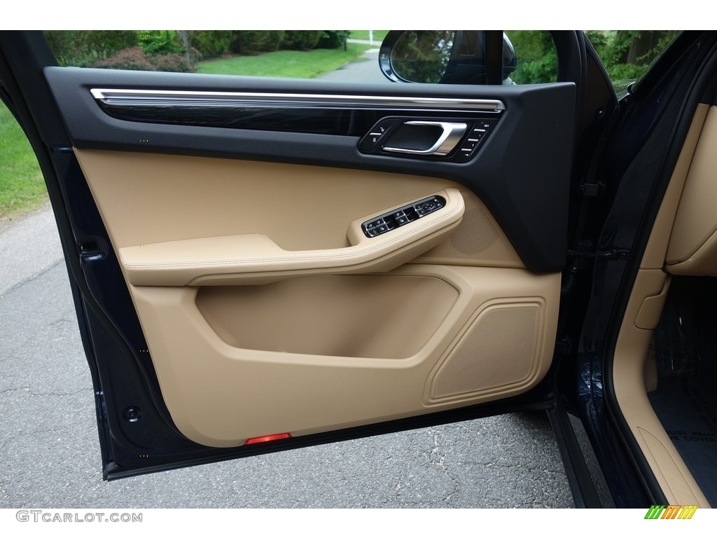 2018 Porsche Macan Standard Macan Model Black/Luxor Beige Door Panel Photo #127607865