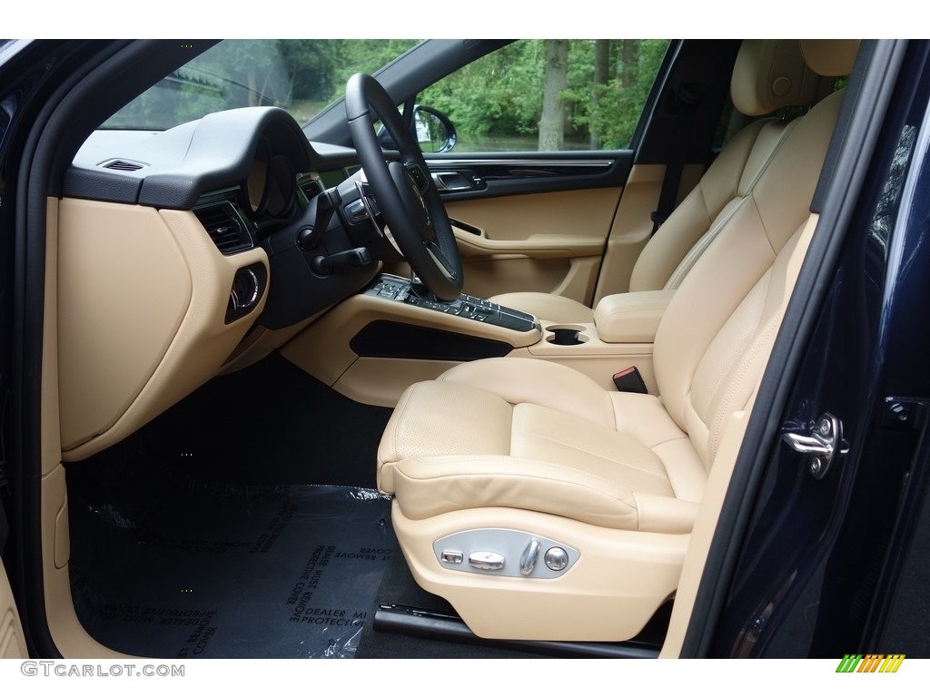Black/Luxor Beige Interior 2018 Porsche Macan Standard Macan Model Photo #127607892