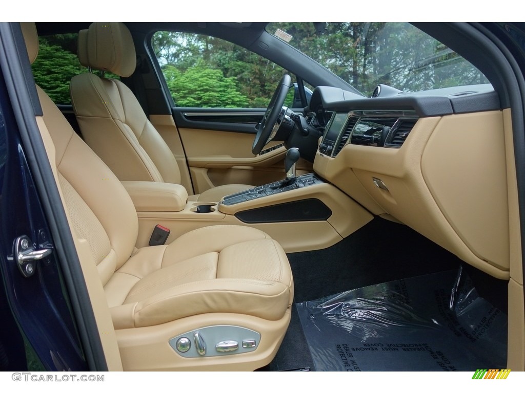 Black/Luxor Beige Interior 2018 Porsche Macan Standard Macan Model Photo #127608039