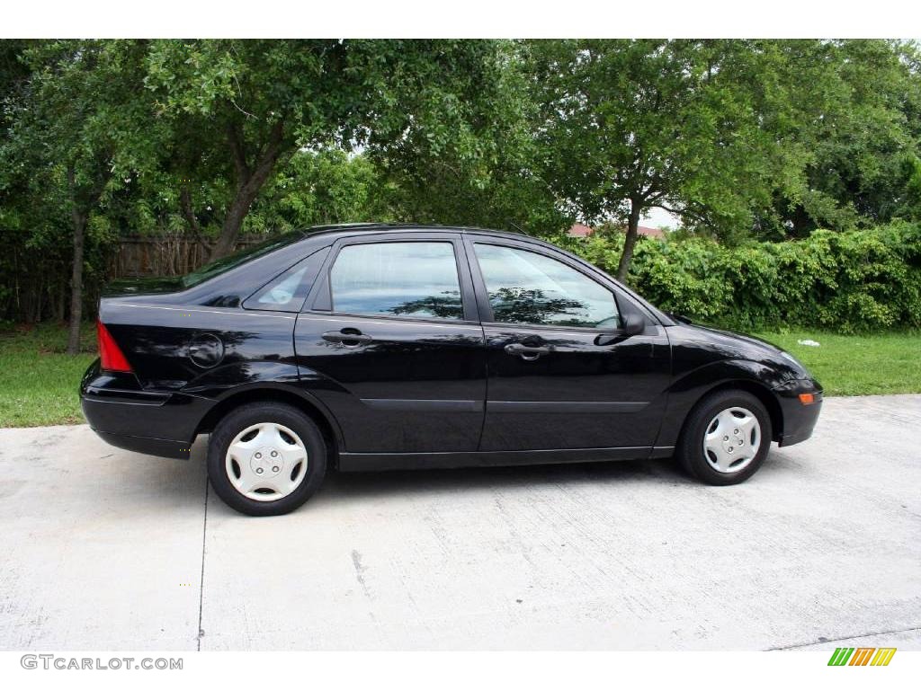 2003 Focus LX Sedan - Pitch Black / Medium Graphite photo #13