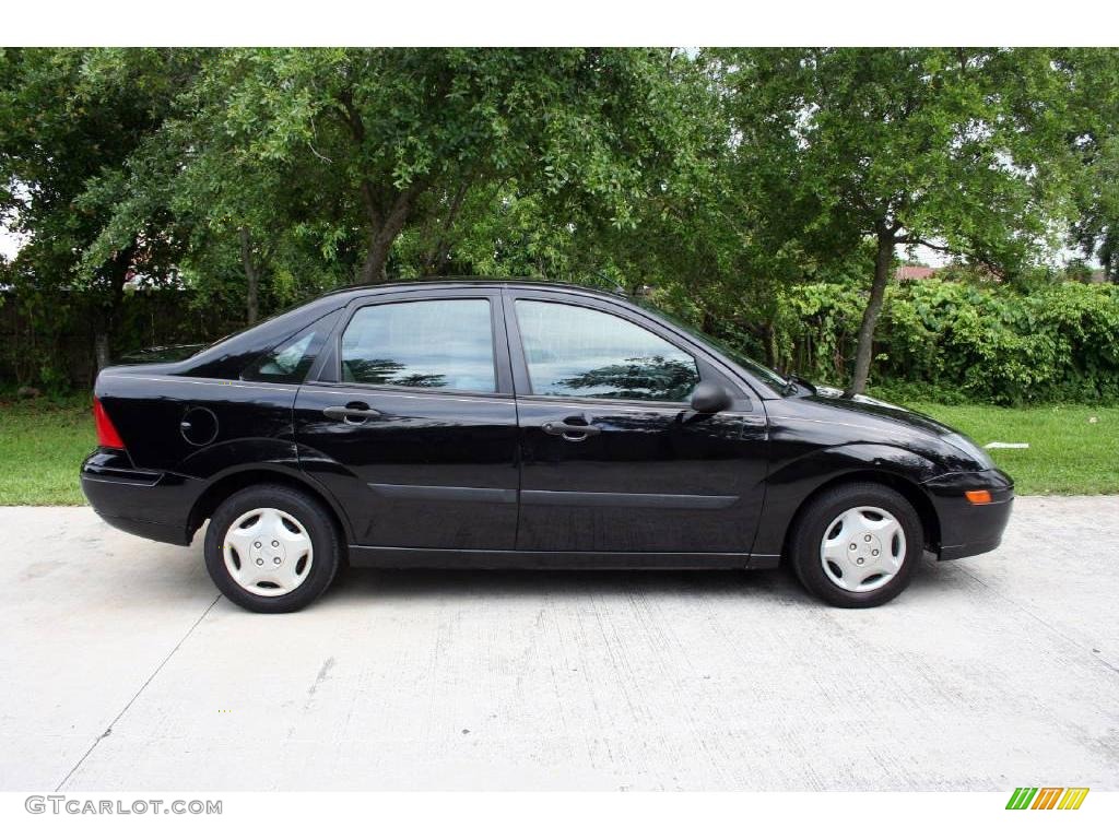 2003 Focus LX Sedan - Pitch Black / Medium Graphite photo #14