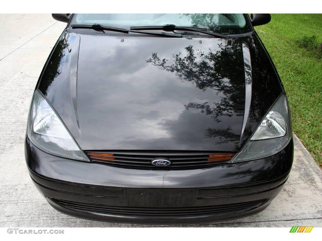 2003 Focus LX Sedan - Pitch Black / Medium Graphite photo #19