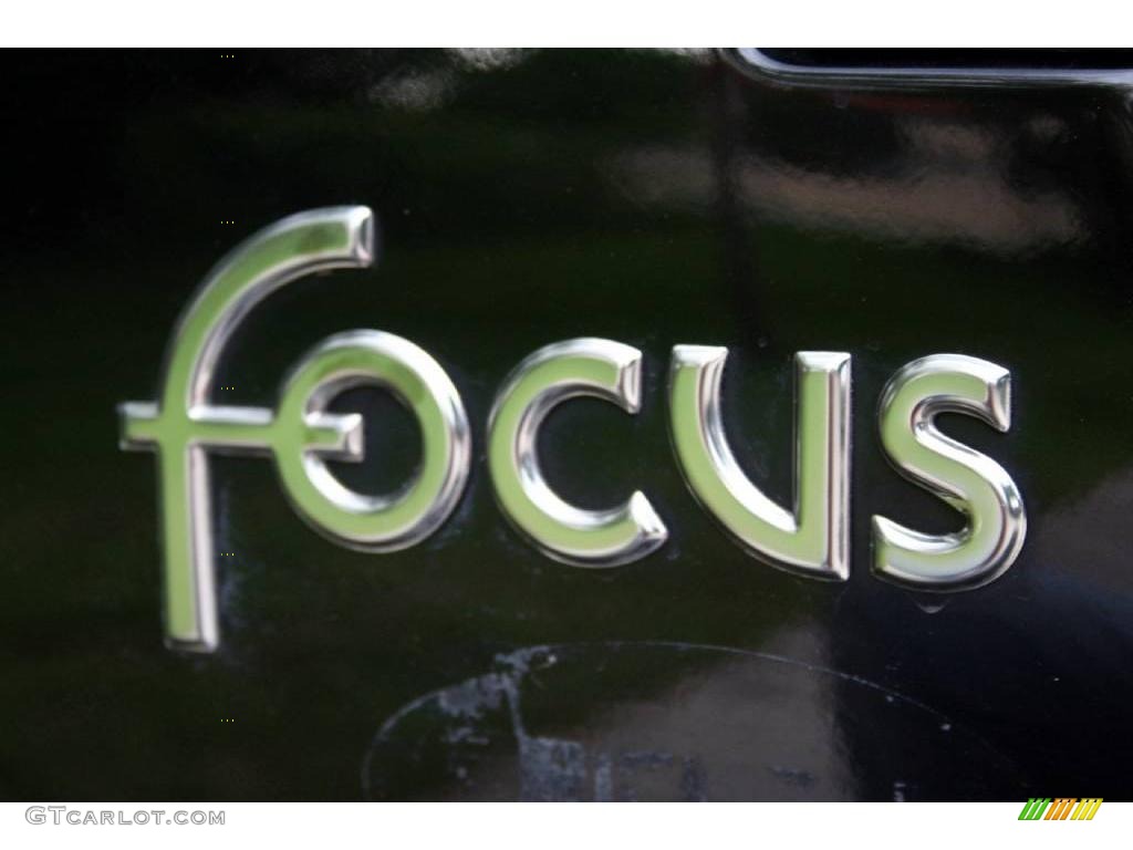 2003 Focus LX Sedan - Pitch Black / Medium Graphite photo #35