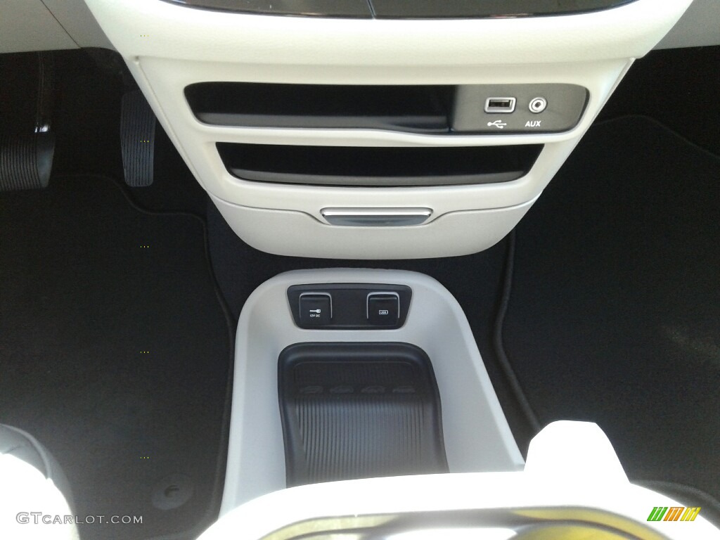 2018 Pacifica Touring L - Bright White / Black/Alloy photo #16