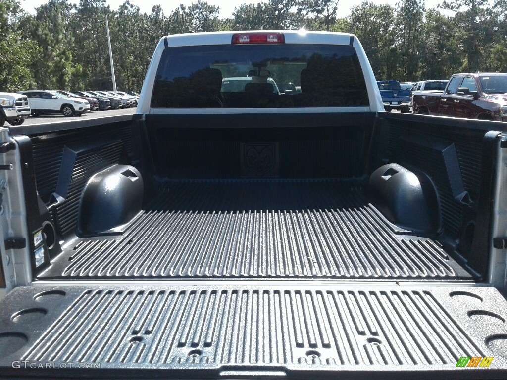 2018 1500 Express Quad Cab - Bright Silver Metallic / Black/Diesel Gray photo #18