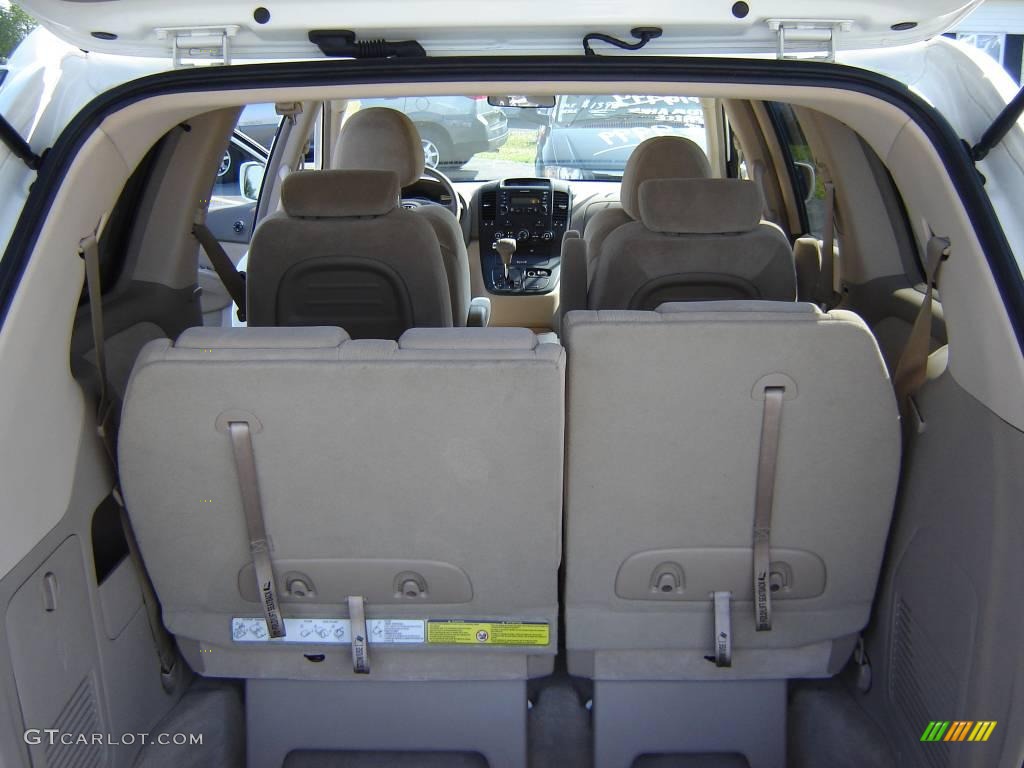 2006 Sedona LX - White / Beige photo #11