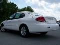 Vibrant White - Taurus SEL Sedan Photo No. 4